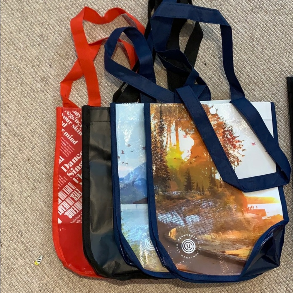 Lululemon tote shopping bags, 14